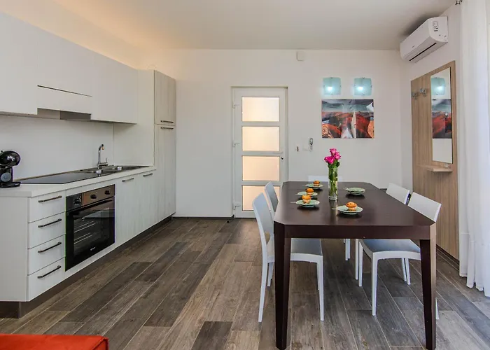 Fabulous House B With Outdoor Pool Apartament *