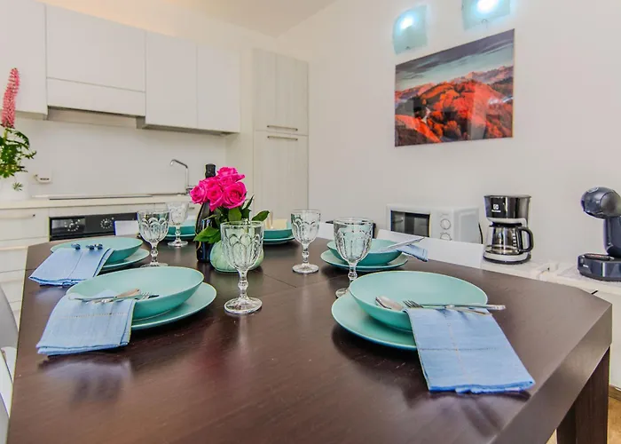 Fabulous House B With Outdoor Pool Apartament