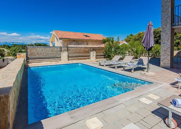 Fabulous House B With Outdoor Pool