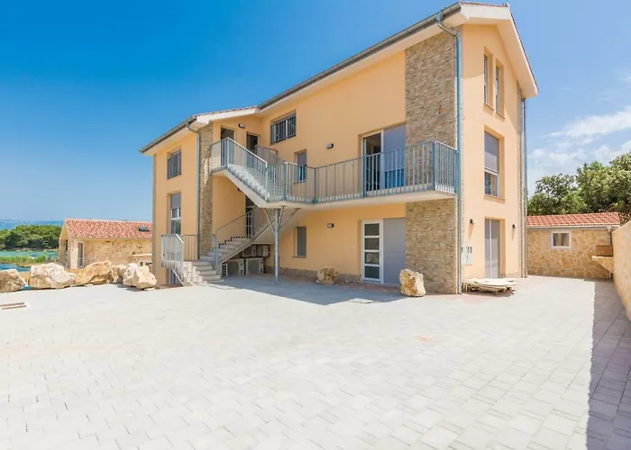 Fabulous House B With Outdoor Pool Apartament *