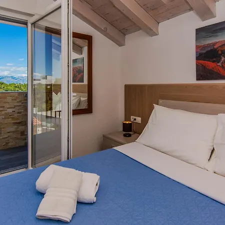 Fabulous House B With Outdoor Pool דירה