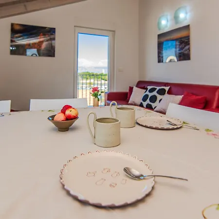 דירה Fabulous House B With Outdoor Pool