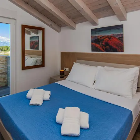 דירה Fabulous House B With Outdoor Pool *