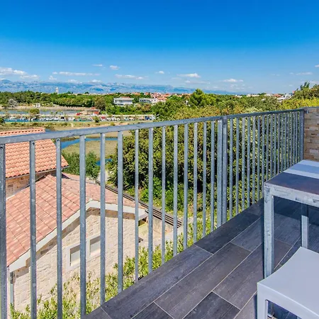 Fabulous House B With Outdoor Pool 公寓 扎顿