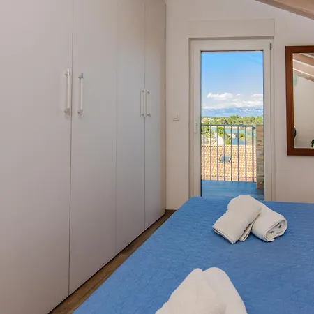 Fabulous House B With Outdoor Pool 扎顿