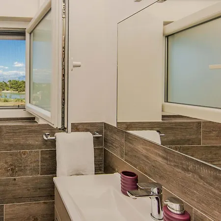 公寓 Fabulous House B With Outdoor Pool