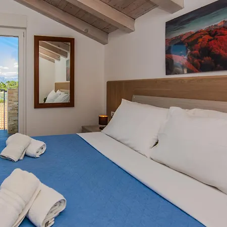 דירה Fabulous House B With Outdoor Pool *