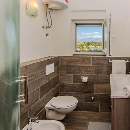 Fabulous House B With Outdoor Pool 公寓 扎顿