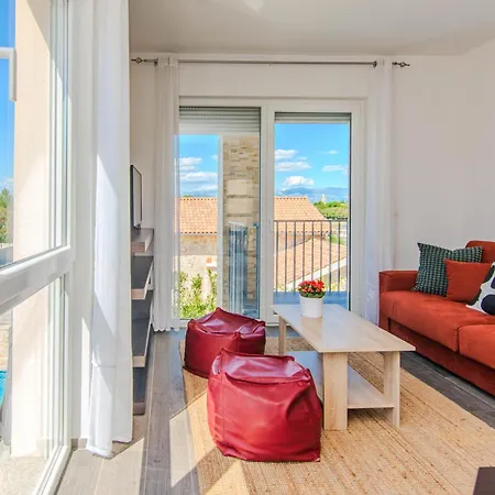 Fabulous House B With Outdoor Pool *