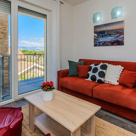 Fabulous House B With Outdoor Pool Apartamento