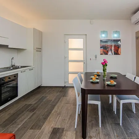 Fabulous House B With Outdoor Pool Apartamento *
