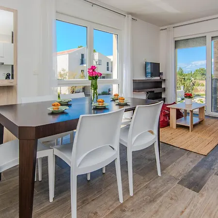 דירה Fabulous House B With Outdoor Pool זאטון