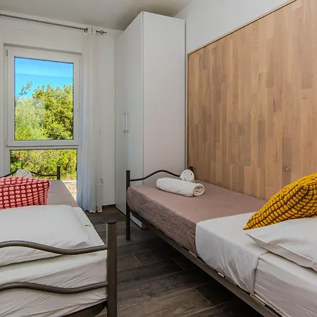 Fabulous House B With Outdoor Pool