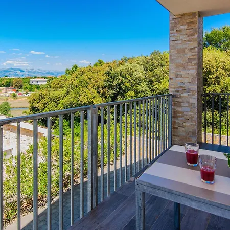 Fabulous House B With Outdoor Pool 公寓