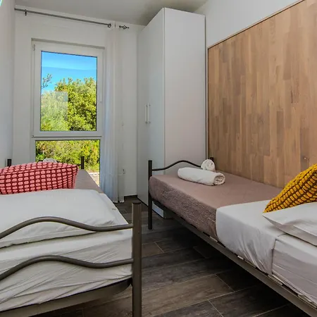 דירה Fabulous House B With Outdoor Pool