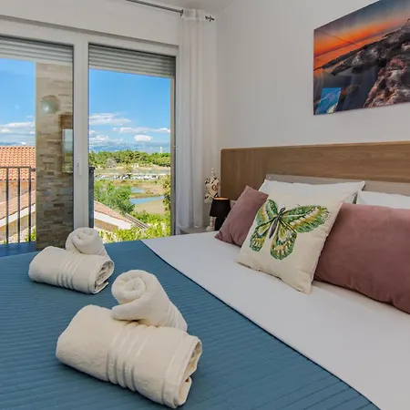 דירה Fabulous House B With Outdoor Pool *