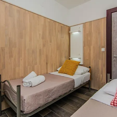 Fabulous House B With Outdoor Pool 公寓 扎顿