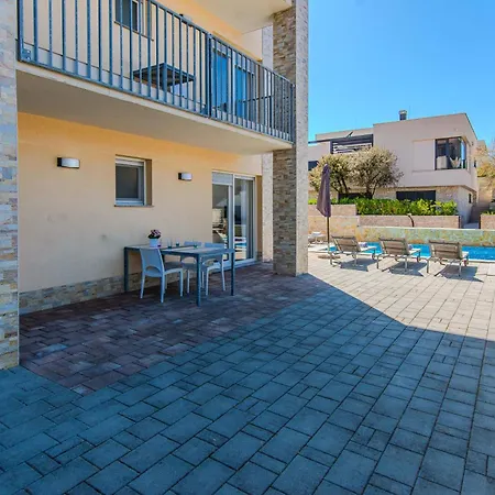 公寓 Fabulous House B With Outdoor Pool