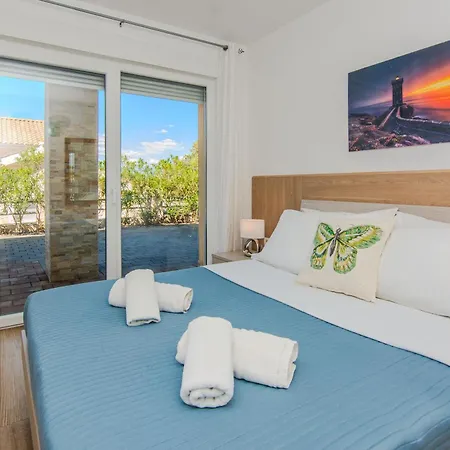 Fabulous House B With Outdoor Pool *