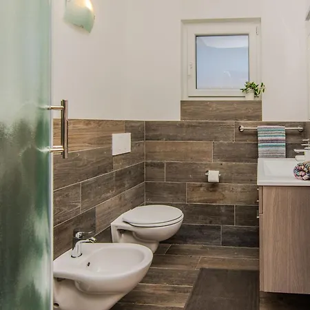 דירה Fabulous House B With Outdoor Pool *