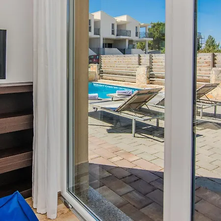 Fabulous House B With Outdoor Pool דירה זאטון