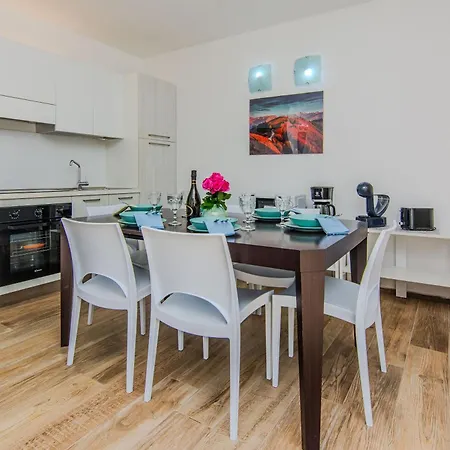 Fabulous House B With Outdoor Pool *