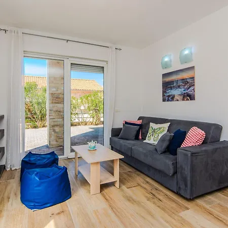 Fabulous House B With Outdoor Pool 扎顿