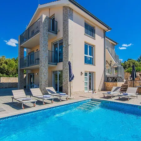 Fabulous House B With Outdoor Pool * זאטון