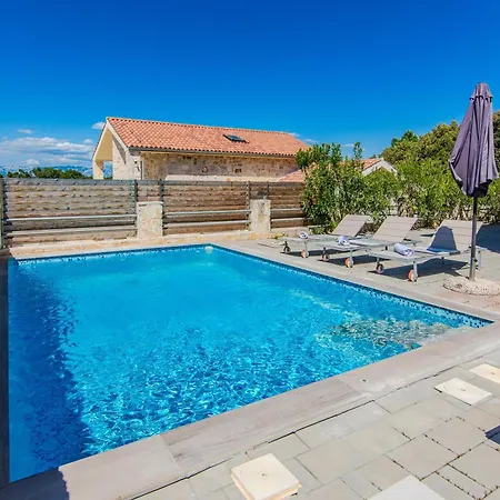 Fabulous House B With Outdoor Pool