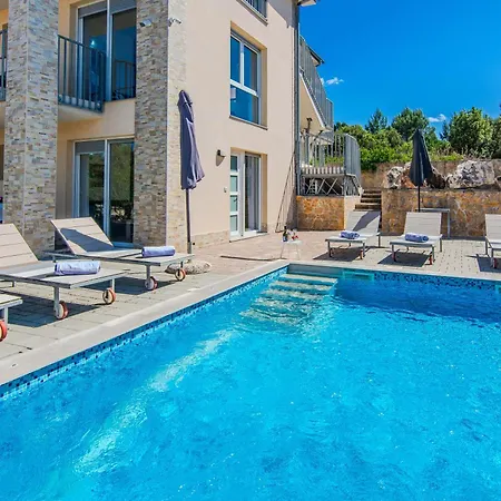 Fabulous House B With Outdoor Pool 公寓