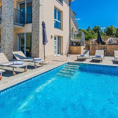 Fabulous House B With Outdoor Pool דירה