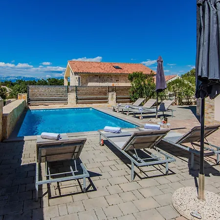 דירה Fabulous House B With Outdoor Pool *