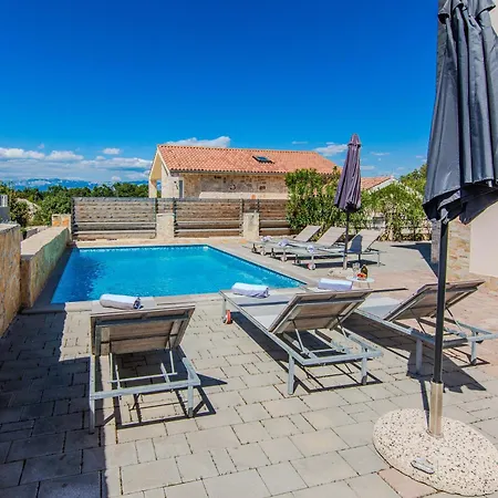 Fabulous House B With Outdoor Pool *