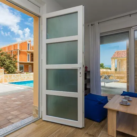 Fabulous House B With Outdoor Pool *