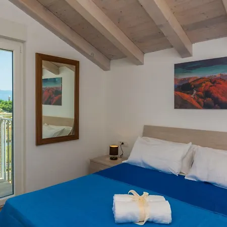 Fabulous House B With Outdoor Pool Apartment