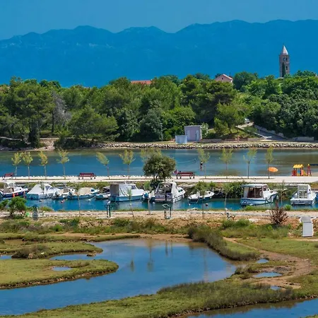 Fabulous House B With Outdoor Pool 公寓 扎顿