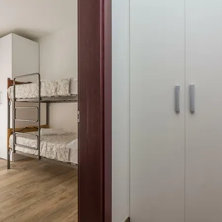 Fabulous House B With Outdoor Pool Apartment