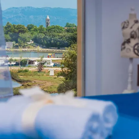 Fabulous House B With Outdoor Pool 扎顿