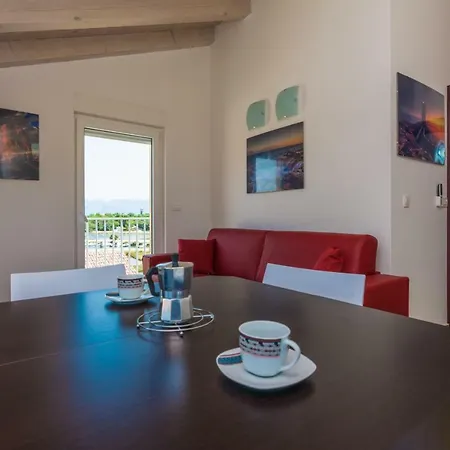Fabulous House B With Outdoor Pool Apartment