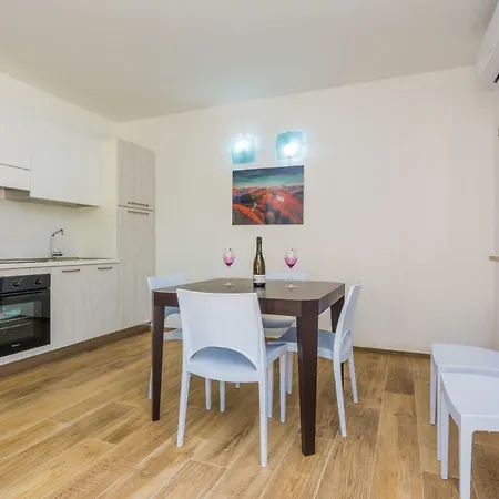 Fabulous House B With Outdoor Pool Apartment *