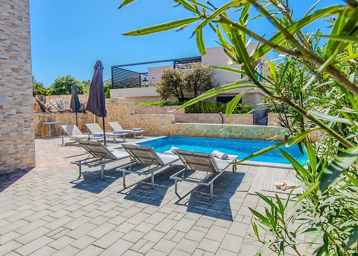 Fabulous House B With Outdoor Pool