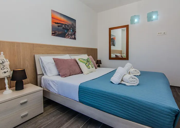 Fabulous House B With Outdoor Pool Apartman *
