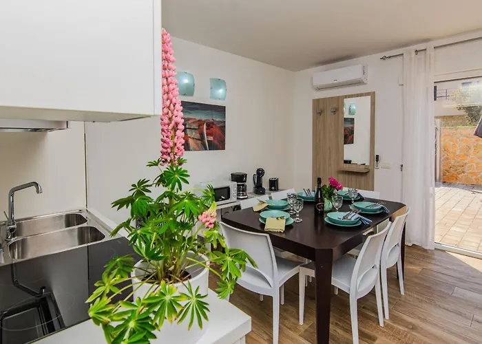 Fabulous House B With Outdoor Pool Apartman *