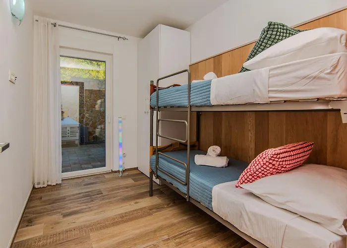 Apartman Fabulous House B With Outdoor Pool