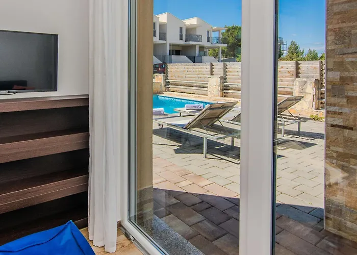 Fabulous House B With Outdoor Pool Apartman Zaton