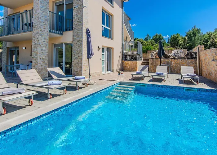 Fabulous House B With Outdoor Pool Apartman