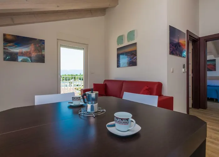 Fabulous House B With Outdoor Pool Apartman